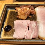 中華蕎麦 とみ田 - 内モモ、上が肉付やわらか軟骨