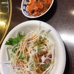 凱旋門 - サラダ。シャキシャキで美味しかった。