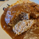 日乃屋カレー - ハンバーグの断面