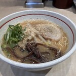 Ramen Sakaba Yamagoya - ハーフとんこつラーメン