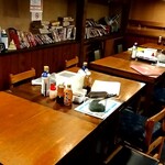 上州屋 - テーブル席！卓上が調味料などでゴチャゴチャしてますw