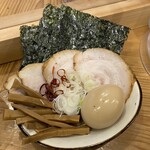 中華そば 笑歩 - 向かいの精肉店から仕入れる焼豚が美味い