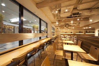 Beshameru Kafe - 【店内】テーブル席④