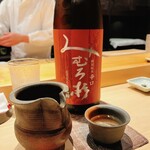 こま田 - 奈良の銘酒。手前は種子島焼きの徳利とお猪口