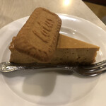 マヅラ喫茶店 - キャラメルビスケットチーズケーキ