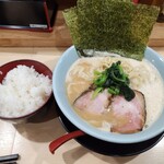 家系ラーメン 薩摩家 - 