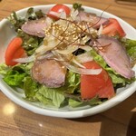 Yakiniku Izakaya Tonton - サラダ（ローストビーフ）