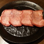 黒毛和牛焼肉 白か黒 - 