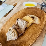 Farm to Me Restaurant - 最初に提供された5種のパン
