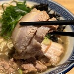 豚骨醤油 三輪 - 