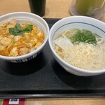 なか卯 - 親子丼並450円+はいからうどん290円
            計740円