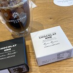 バニラビーンズザロースタリー - アイスコーヒーとショーコラ(プラリネ/ラムレーズン)