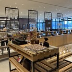 バニラビーンズザロースタリー - 併設のショップ。ショーコラがずらりと。