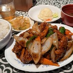 中国名菜処 悟空 - 豚肉唐揚げ ブラックペッパー定食
