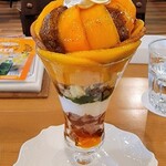 Kannon Yama Furutsu Para - 柿パフェは、あんぽ柿、紀の川柿、太秋、ひらたのし柿などにチョコ、抹茶クッキー、中にホイップクリーム、キャラメルバニラアイス、抹茶ゼリーがぎっしり
