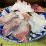 海路 - 1回目訪問時の海鮮丼￥1,300 (2023/6時点)