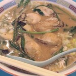 やじ満 - 牡蠣ラーメンのアップ