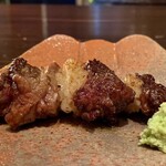 たでの葉 - ツキノワグマ 山葵添え
      お皿は赤富士♪