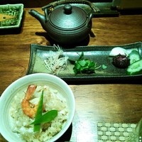 神楽坂 坂の花 - 土鍋の炊き込みご飯（鯛
                ）
