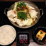 Hakata Motsunabe Ippachi - 令和5年11月
                        ランチタイム(11:30〜14:30)
                        もつ鍋(柚子醤油味)定食 税込1100円