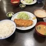 吉列屋 - ロースかつ　キャベツライスは２回までお代わり出来ます