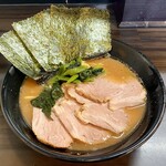 横浜家系らーめん 武術家 - チャーシュー麺