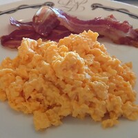 パノラミックレストラン ル・ノルマンディ - スクランブルエッグとベーコン