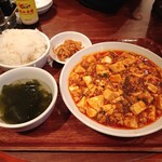 タイガー餃子会舘 - 料理写真:麻婆豆腐＆定食セット　１３８６円