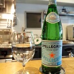 スガハラ - ガス入りミネラルウォーター（SANPELLEGRINO）