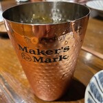 くじら - ハイボールは専用のカップで提供されました