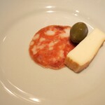 スガハラ - ナポリサラミ + 小桃の酢漬け + タレッジョチーズ