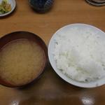 とんかつ山家 御徒町店 - ご飯。これで子盛り