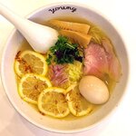 ラーメンやんぐ - しお生絞りレモンラーメン＋味玉