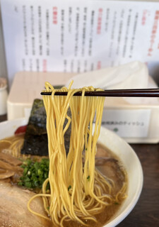 三四郎 - 麺のアップ