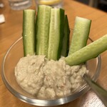 大衆日本酒バル ふとっぱらや - 蟹味噌タルタル　390円　胡瓜がついててラッキー！味はホント蟹味噌タルタルだったw