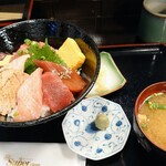 北かつまぐろ屋 - 特選まぐろづくし丼