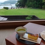 潮路亭 - 鳥羽国際ホテルのチーズケーキと伊勢茶