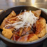 豚丼と摩周そば くまうし - 