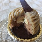 dekadansudoュshokora - モンブラン　中はマロンクリームとチョコレートクリーム、底はチョコビスケット