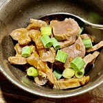 お好み焼き 鉄ちゃん - 最初はマストの砂肝大蒜醤油漬けから