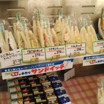 太田屋 - 料理写真:200円台から300円台のサンドイッチが並びます