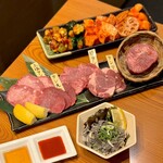 大阪焼肉 まほろ - タン5種食べ比べ(上塩タン、タン先、塩タン、タン下、厚切りタン)