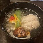 三源庵 - 鱧の中骨で出汁を取っている。松茸入り