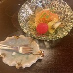 三源庵 - 甘味。梨と柿、トマトのワイン漬け、キウイ