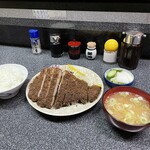 とんかつ料理 とん八 - 上ロースかつ定食　1350円