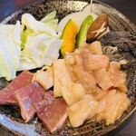 焼肉八七 - ホルモン盛りランチ