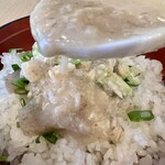 米屋 - ごはんにさつま汁をかけていただきます。