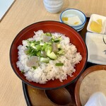 米屋 - ご飯に薬味を乗せて。