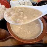 米屋 - さつま汁をたっぷりかけます。