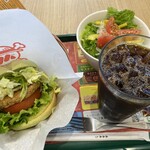 モスバーガー - 料理写真:グリーンバーガーとセットのこだわりサラダ、アイスコーヒー